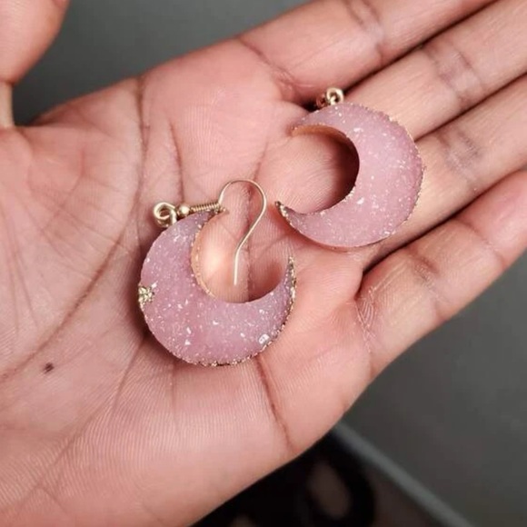 🌙 Celestial Crystal Moon Earrings 🌙 - Picture 4 of 5